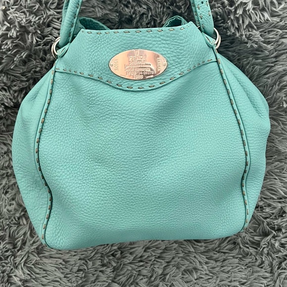 Fendi Selleria Leather Bucket Bag Mint Condition- GREAT DEAL! - Picture 2 of 8
